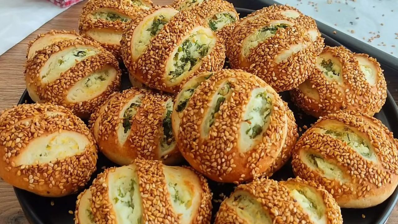 10 Dakikada Mayasız Çıtır Simit Poğaça Tarifi - 1