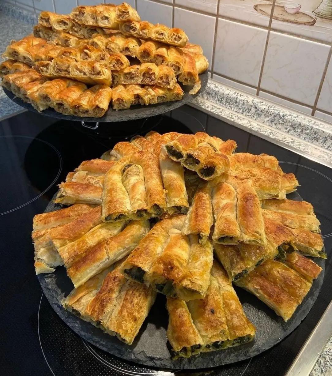 ISPANAKLI/KIYMALI BÖREK TARİFİ - 1