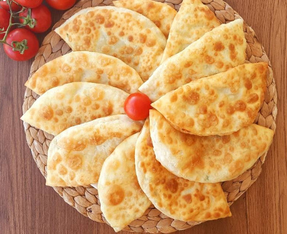 Sadece 1 Bardak Sütle Yağ Çekmeyen Puf Börek Tarifi - 1