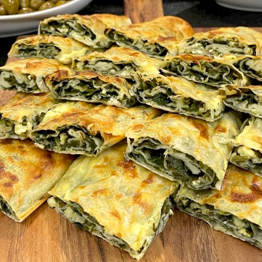 Annemin El Açması Ispanaklı Börek Tarifi - 1