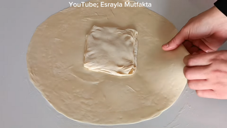 Az Maliyetli Pul Pul Dökülen Börek Tarifi - 2