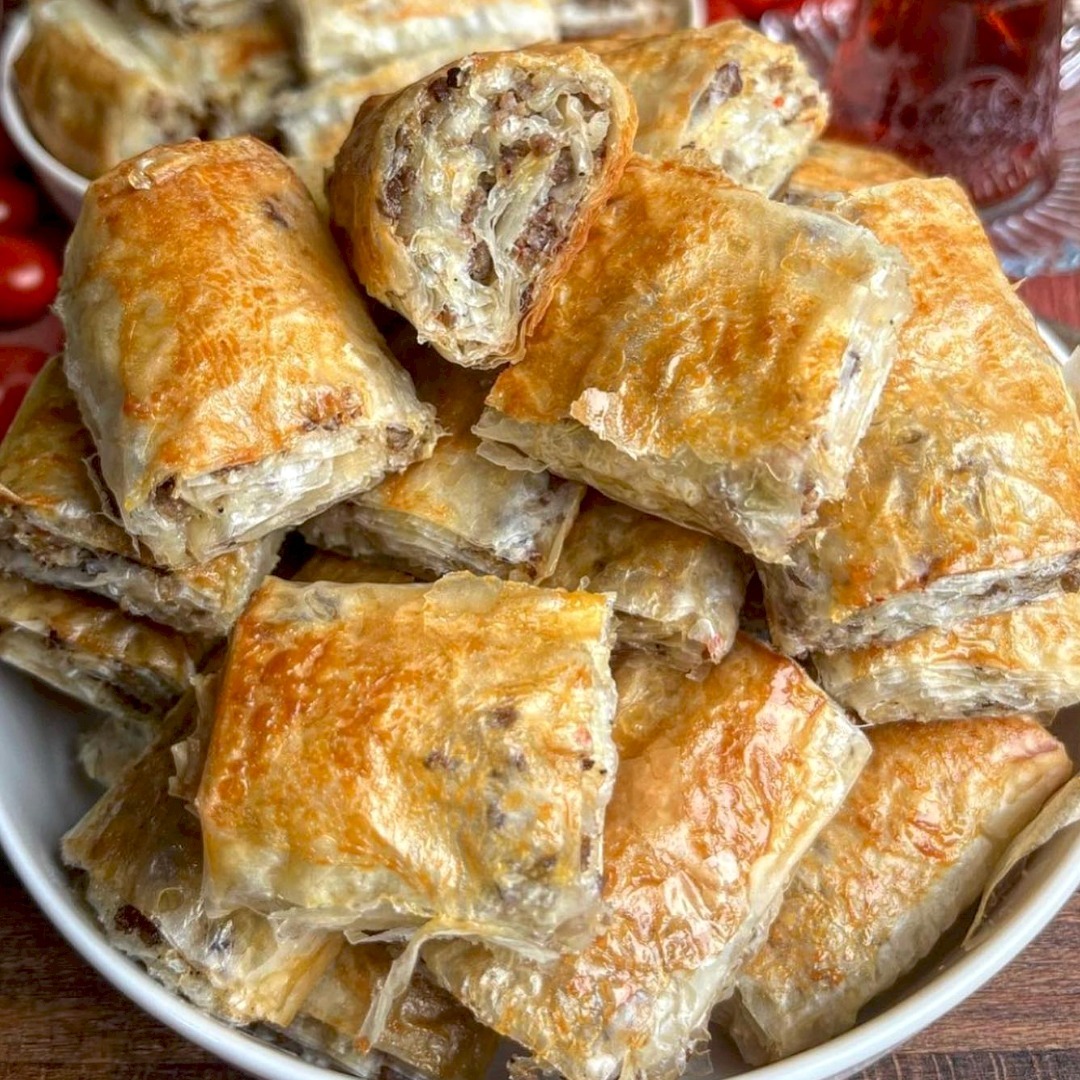 Baklavalık Yufkadan Kıymalı Çıtır Börek Tarifi - 1