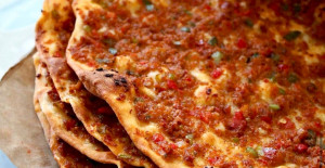 Annemin Evde Lahmacun Tarifi