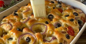 Evde yapabileceğiniz nefis bir ekmek tarifiyle karşınızdayım! İtalyan Focaccia Ekmeği