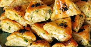 SADECE 2 YUFKA 1 TEPSİ ÜÇGEN BÖREK