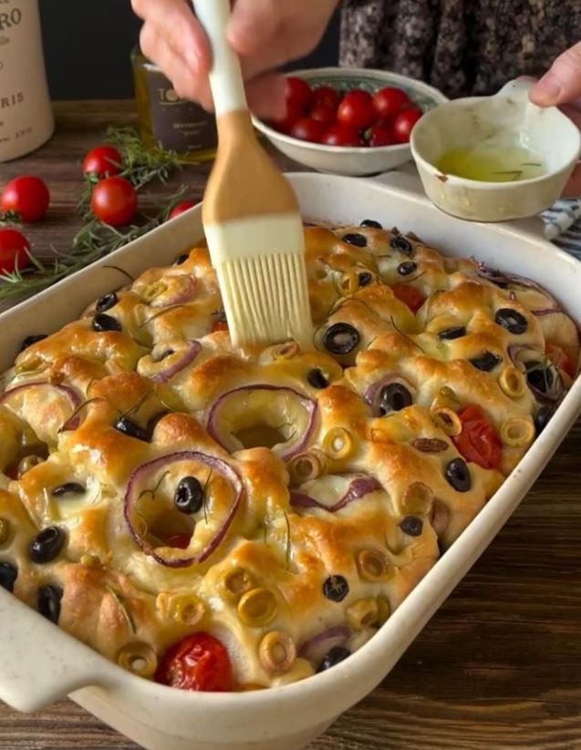 Evde yapabileceğiniz nefis bir ekmek tarifiyle karşınızdayım! İtalyan Focaccia Ekmeği - 1