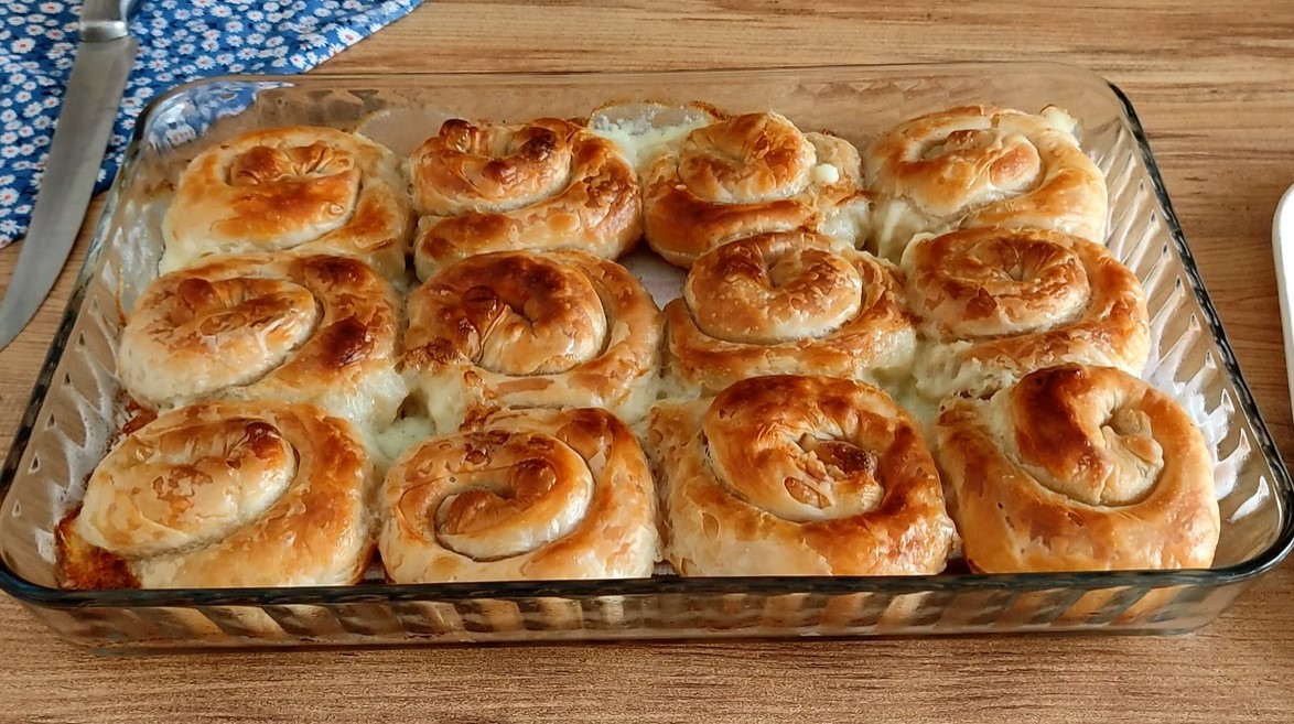 El Açması Çıtır Börek Tarifi - 1