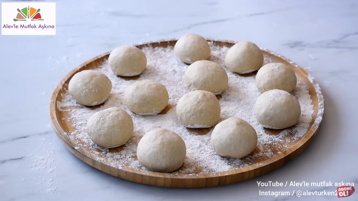 El Açması Çıtır Rulo Börek Tarifi - 1