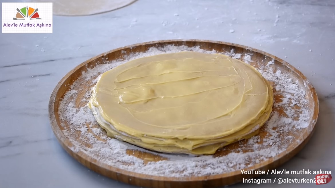 El Açması Çıtır Rulo Börek Tarifi - 3