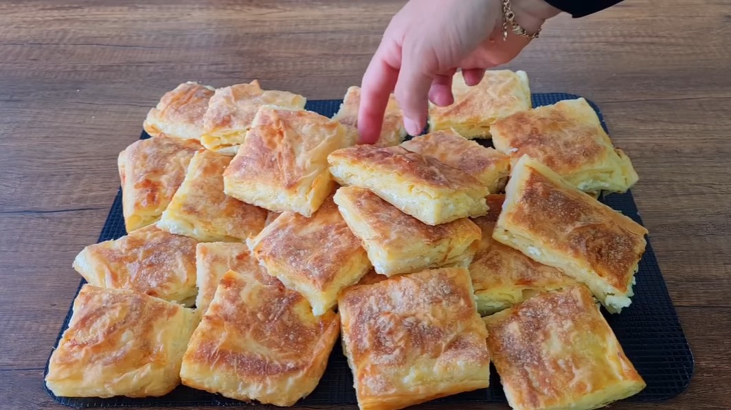 El Açması Tadında Peynirli Börek Tarifi - 1