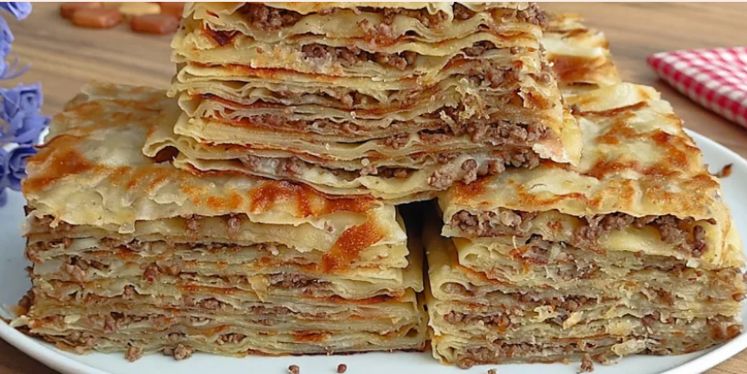 Az Malzeme İle El Açması Kıymalı Börek Tarifi - 4