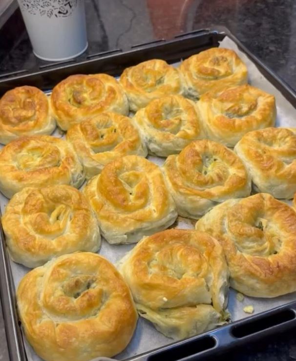 SODALI ISPANAKLI BÖREK - Seçme Yemek Tarifleri