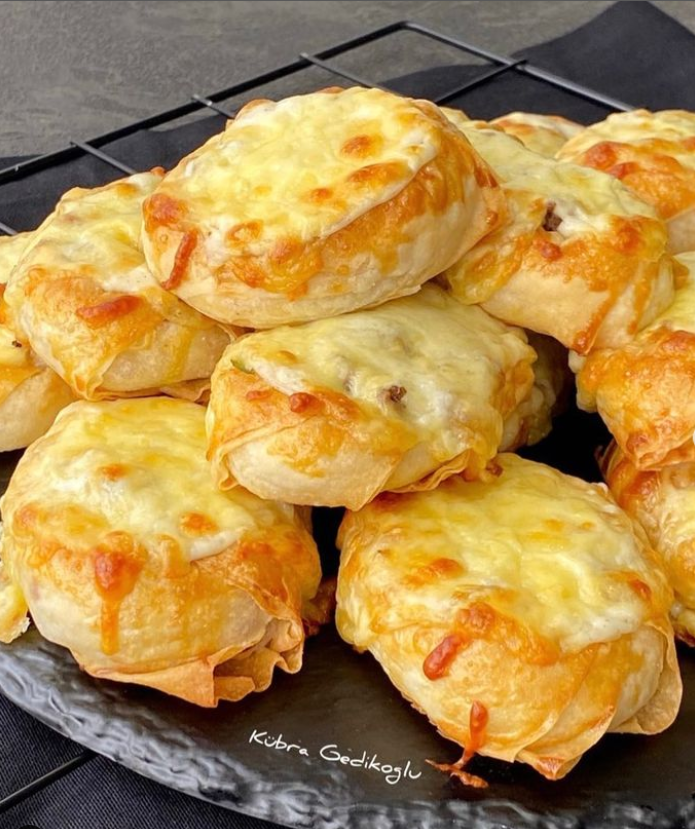 Beşamelli Kıymalı Sandal Börek - 1