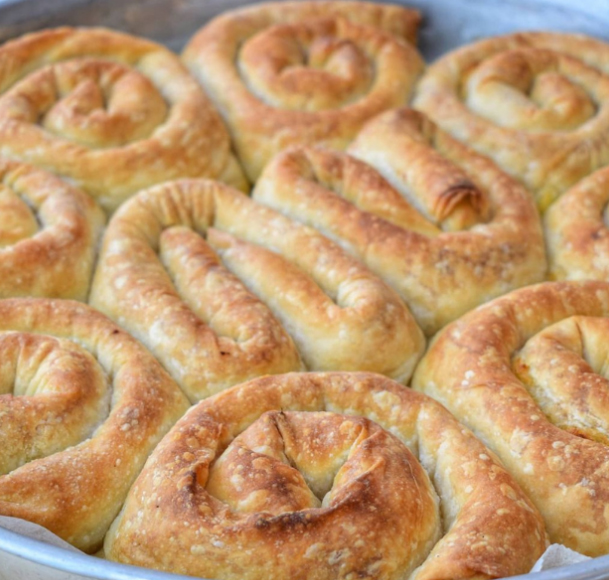 Hazır Yufkayla El Açması Tadında Börek Tarifi - 1